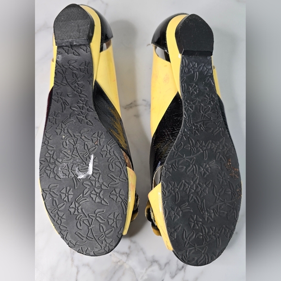 Poetic License London Open Toed Retro Design Leather Flowered Flats. 7.5 - Picture 8 of 8